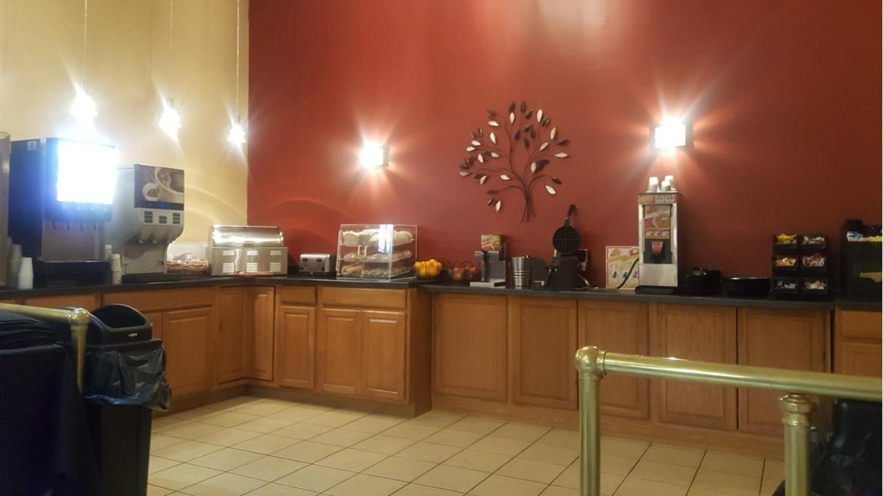 Crookston Inn & Convention Center Екстер'єр фото